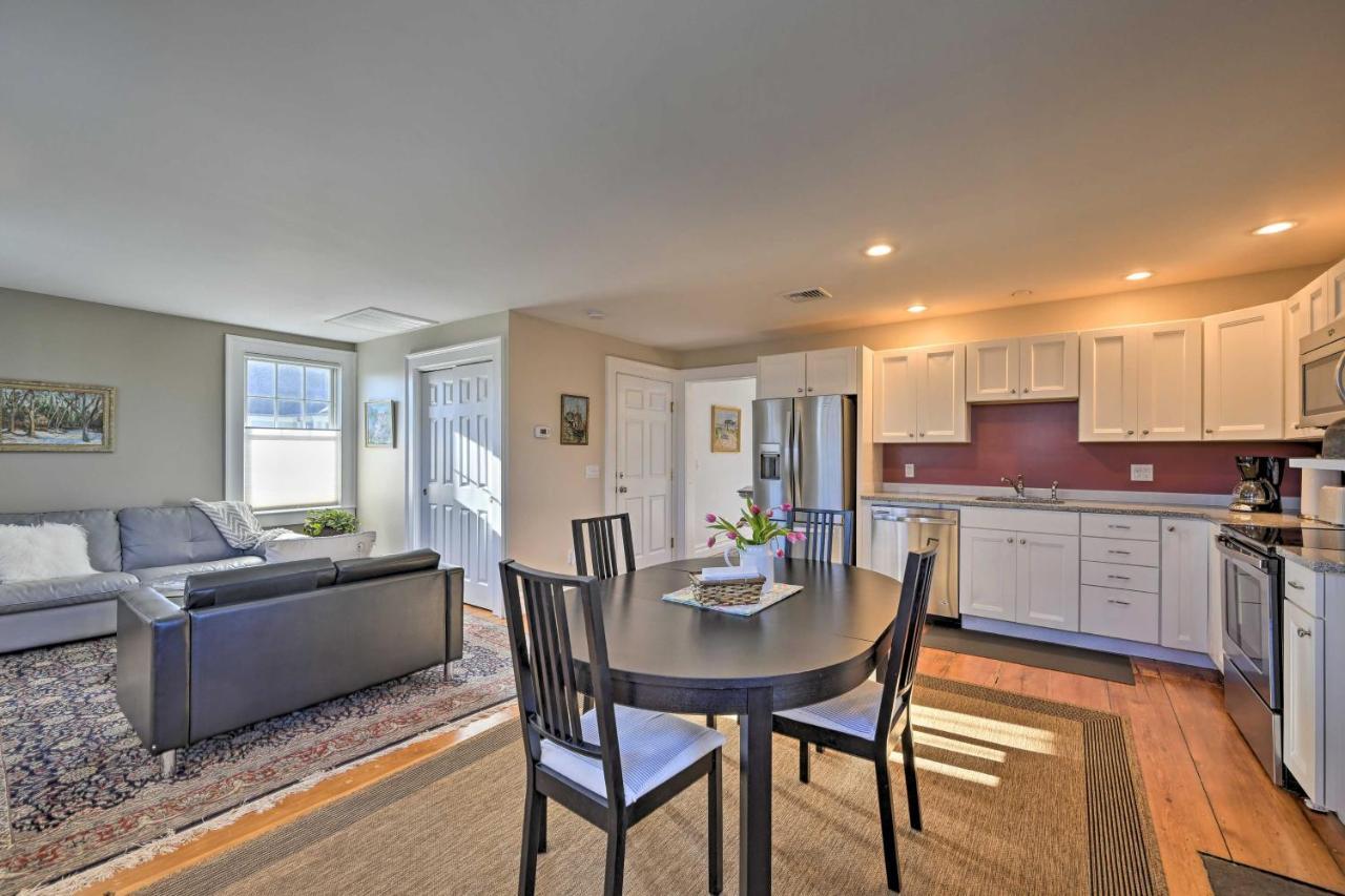 Bright Apartment - Half Mi To Greenport Harbor! 외부 사진