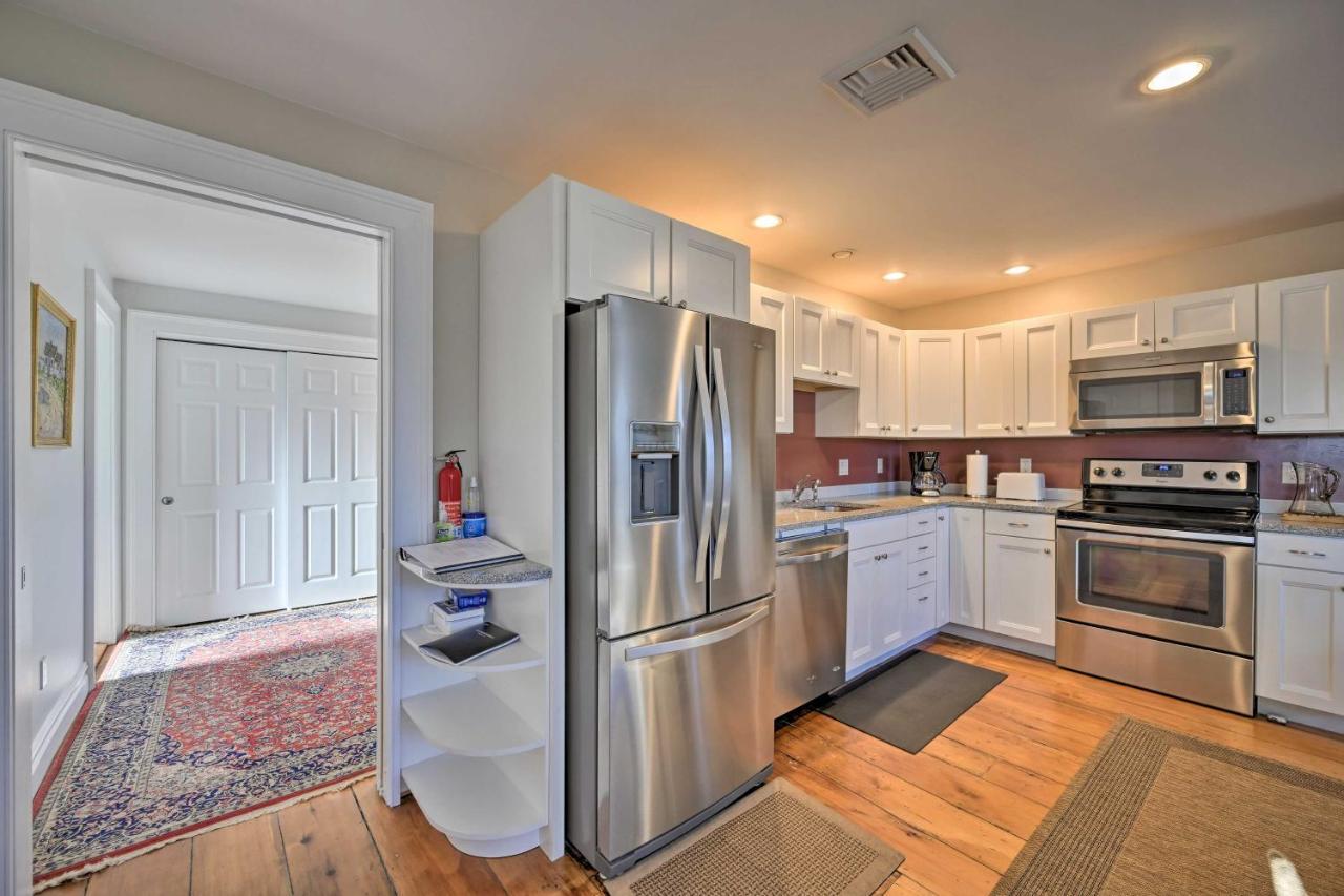 Bright Apartment - Half Mi To Greenport Harbor! 외부 사진