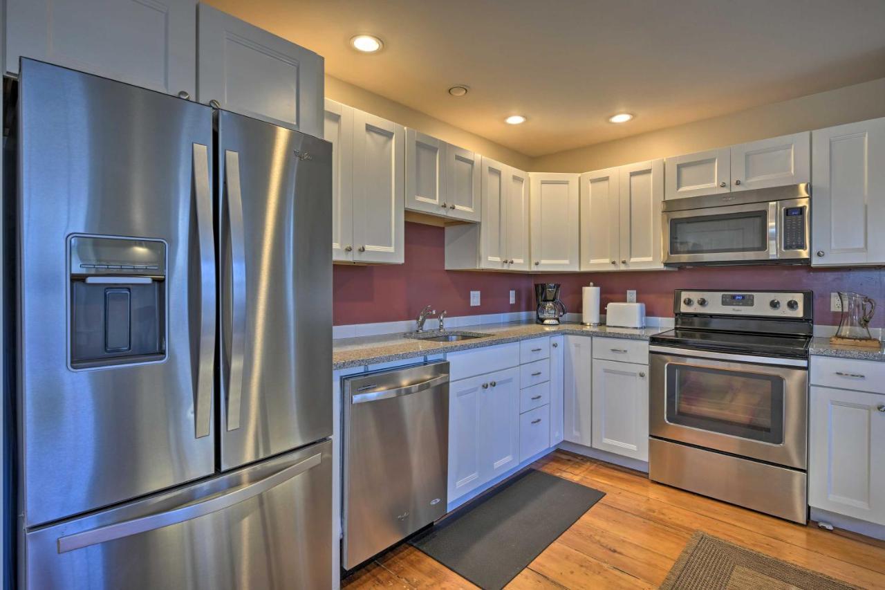 Bright Apartment - Half Mi To Greenport Harbor! 외부 사진